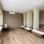Hotel The 4*