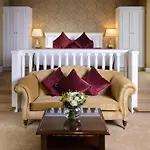 Hotel The 4*